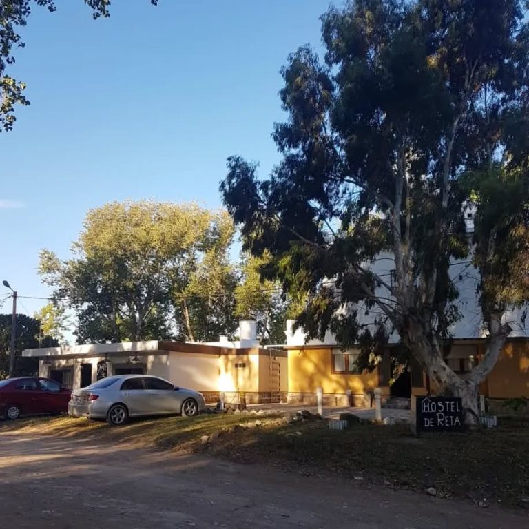 Instagram post from hosteldereta. This post is in position 28.