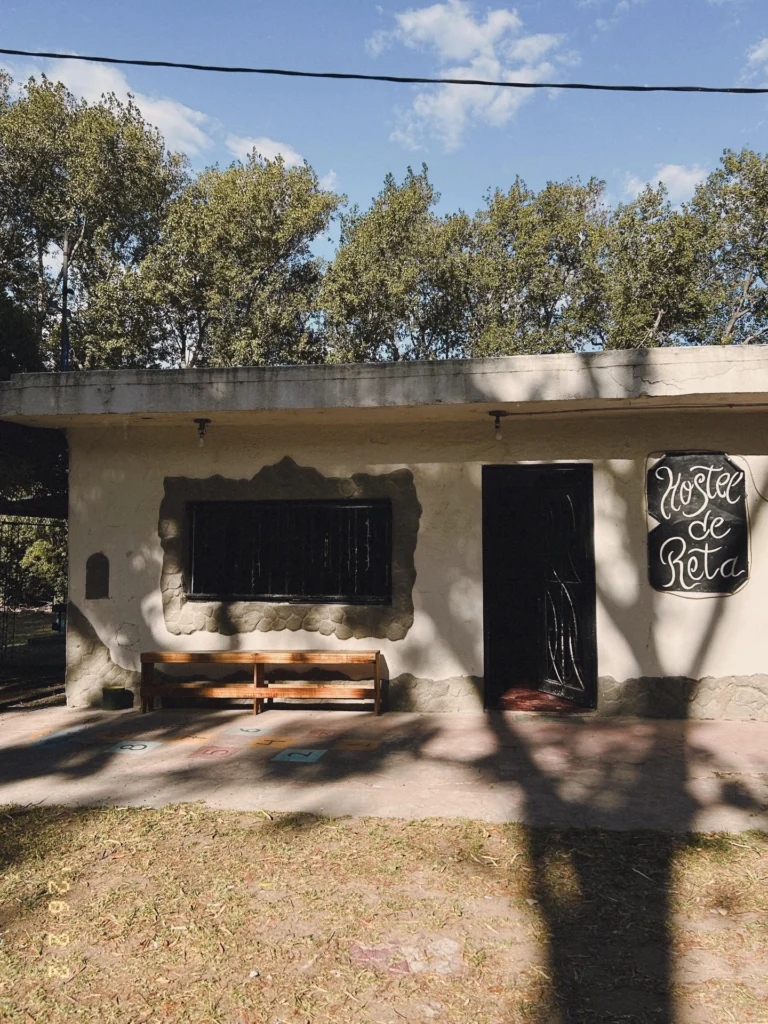 Instagram post from hosteldereta. This post is in position 0.