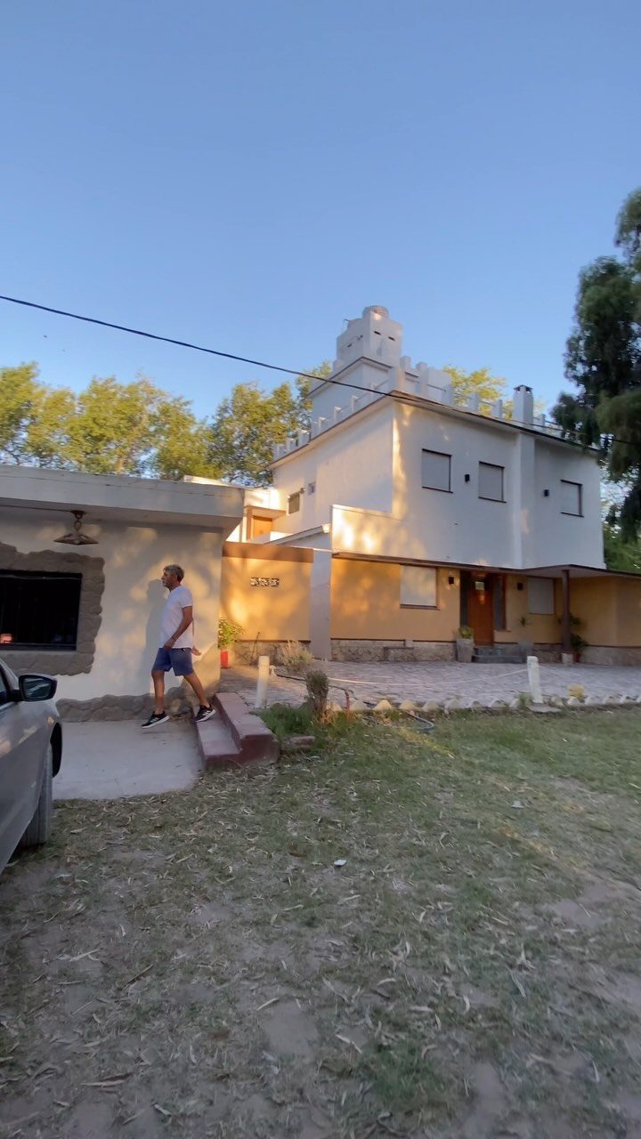 Instagram post from hosteldereta. This post is in position 16.