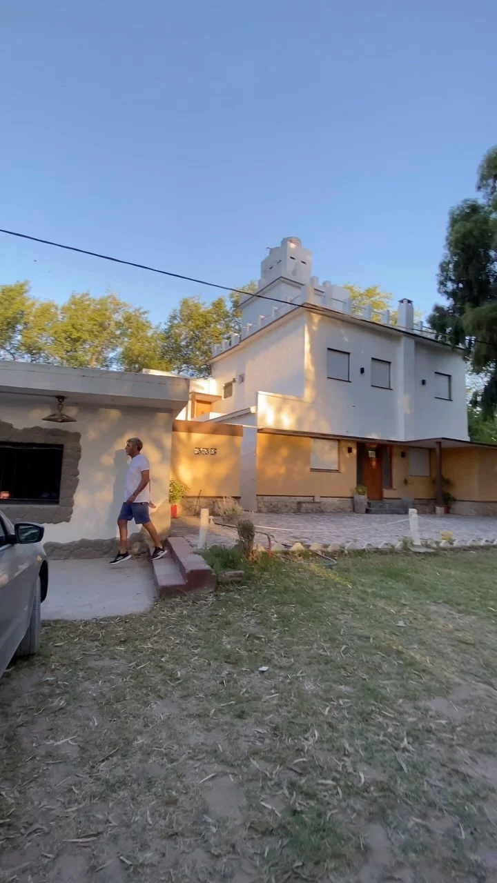 Instagram post from hosteldereta. This post is in position 23.