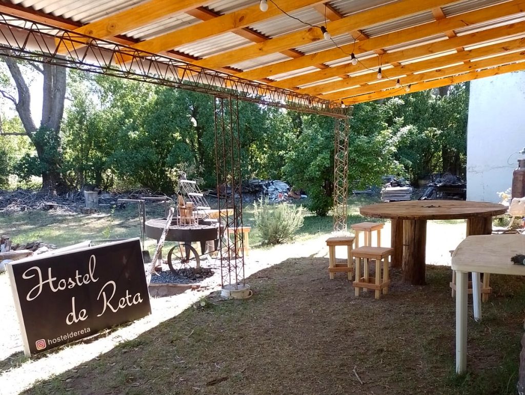 Instagram post from hosteldereta. This post is in position 2.