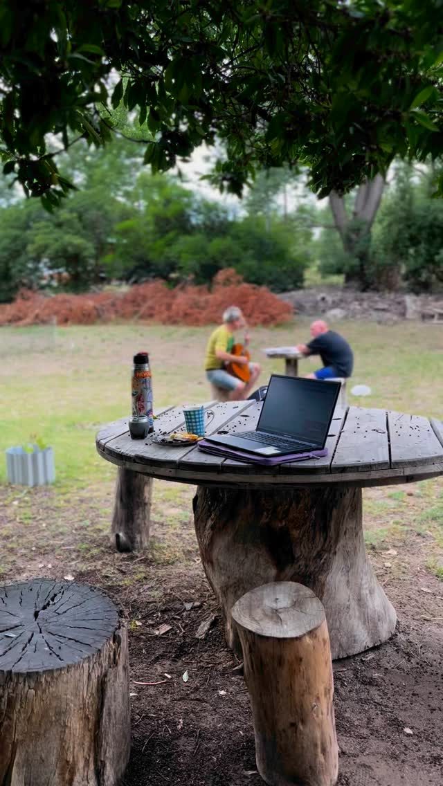 Instagram post from hosteldereta. This post is in position 8.